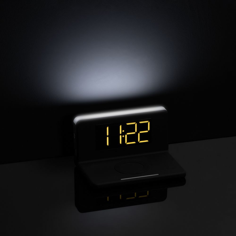 Часы настольные с беспроводным зарядным устройством Pitstop, черные — изображение 9