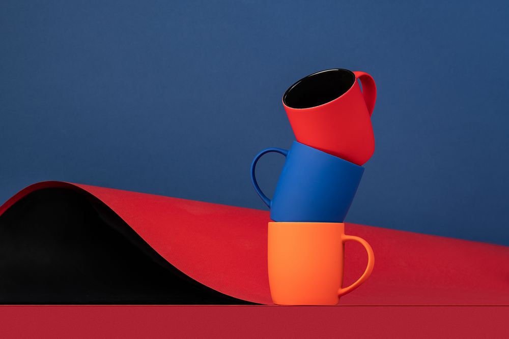 Кружка Surprise Touch Black с покрытием софт-тач, синяя — изображение 4