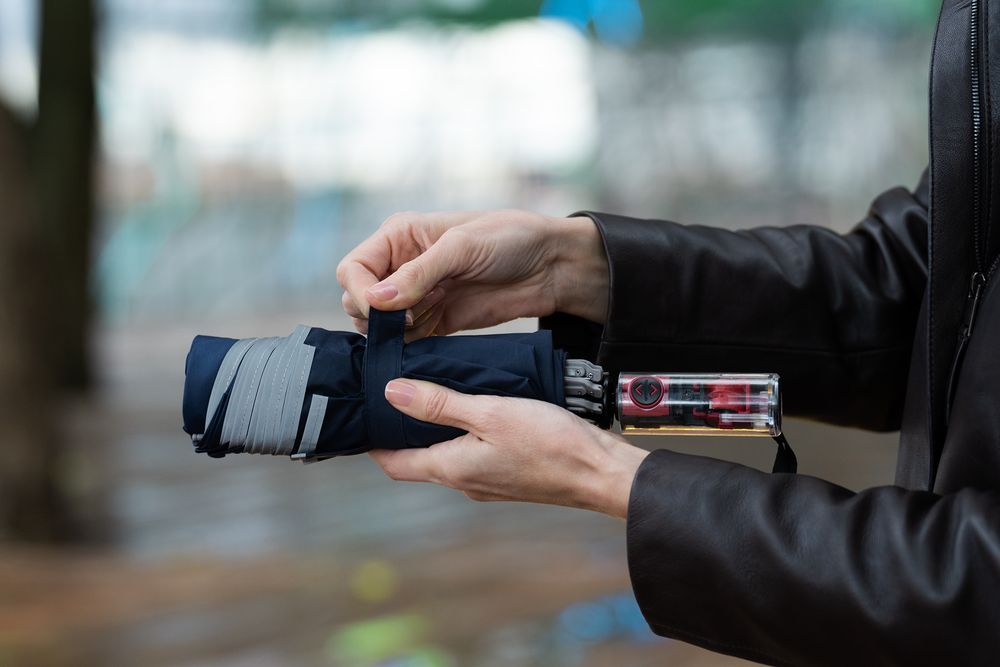 Зонт наоборот складной Futurum со светоотражающим кантом, темно-синий — изображение 9