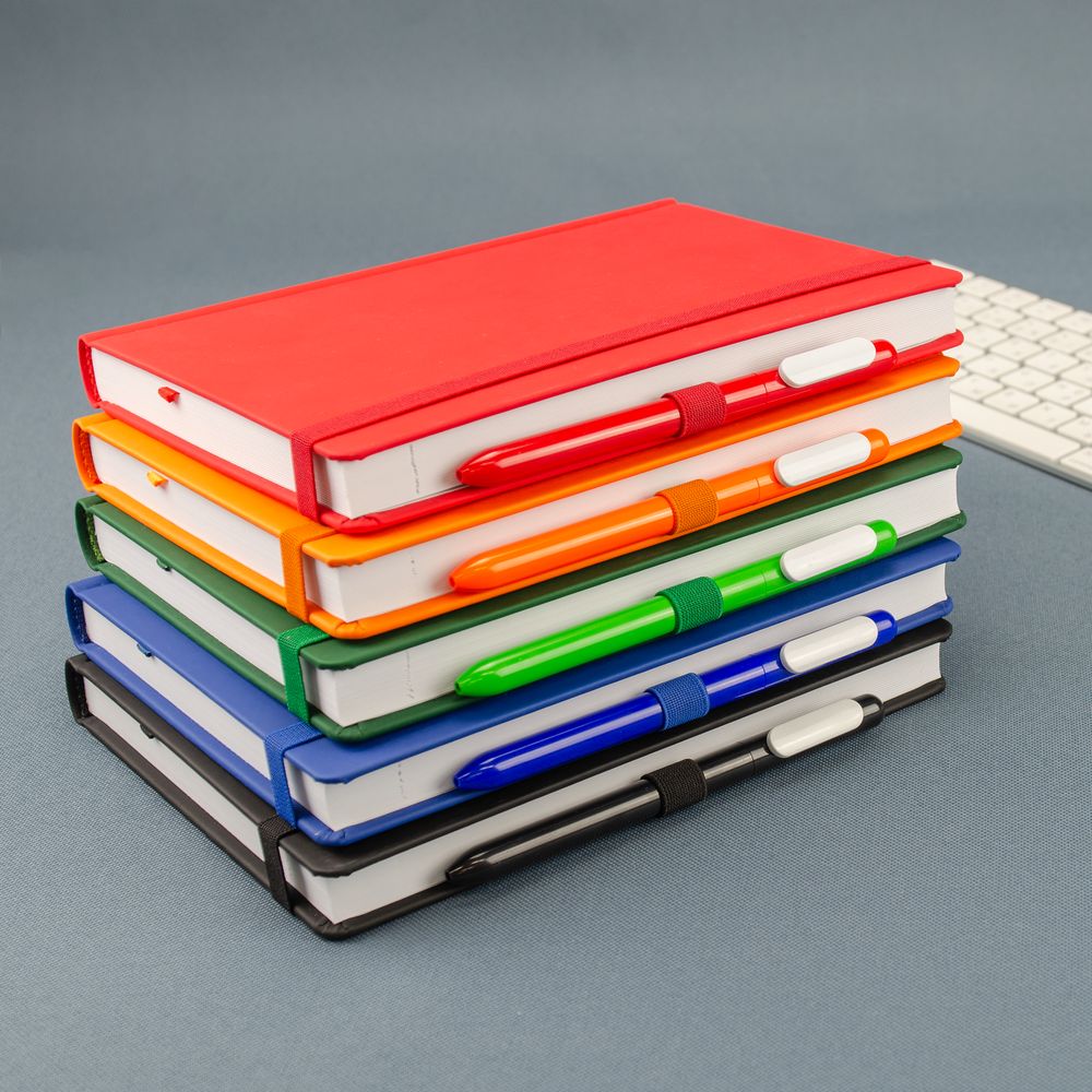 Ежедневник Favor, недатированный, красный — изображение 9