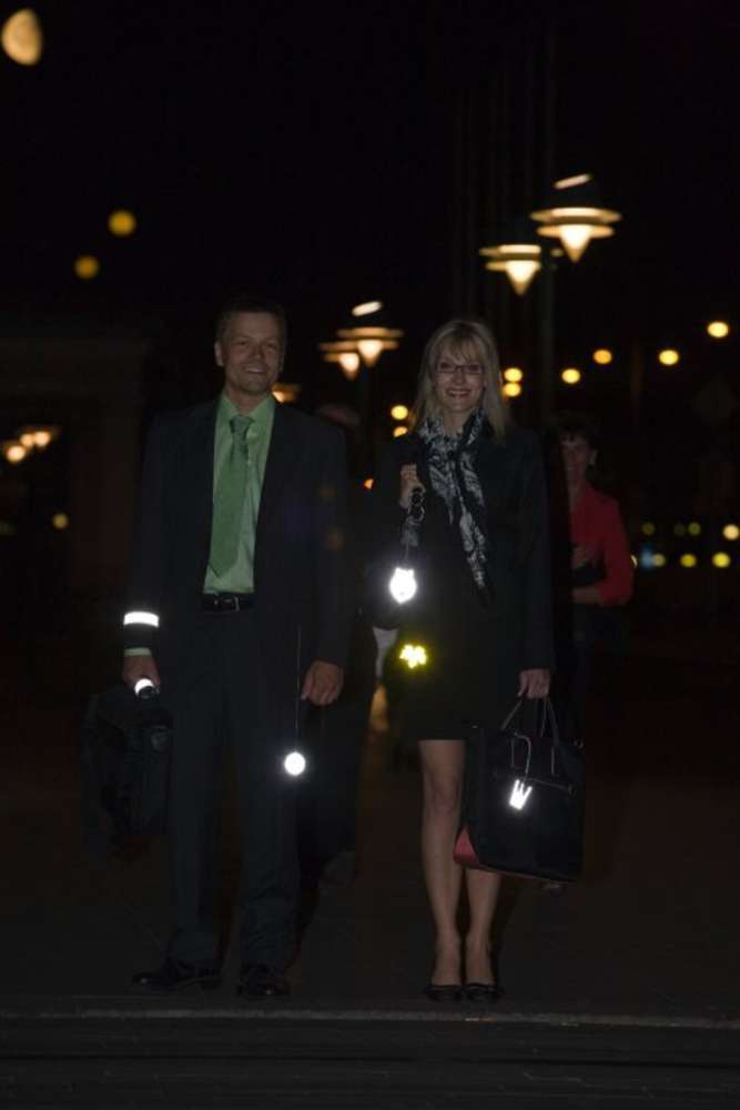 Светоотражатель «Футболка», зеленый — изображение 4