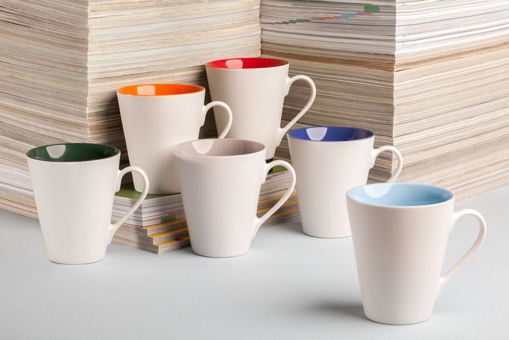 Кружка New Bell матовая, белая с красным — изображение 3