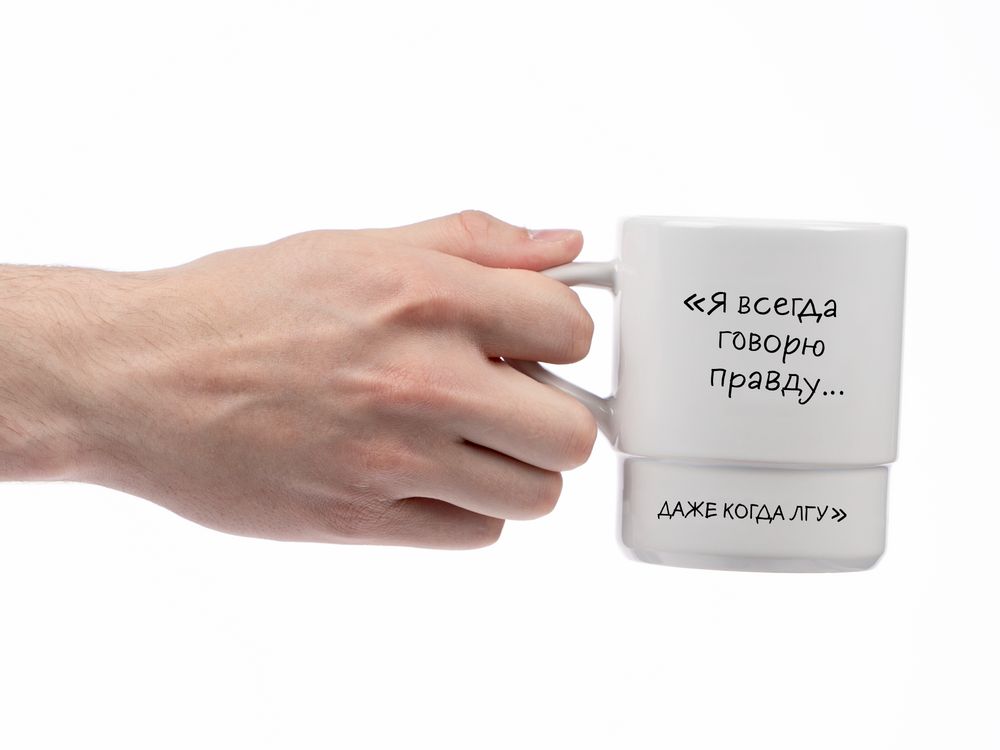 Кружка с силиконовой подставкой «Подтекст. Говорю правду», черная — изображение 6