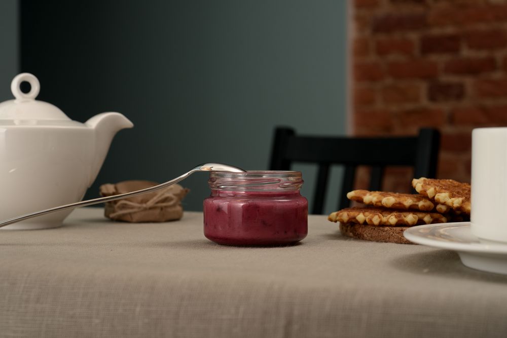 Крем-мед Bee in Love, с черной смородиной — изображение 4