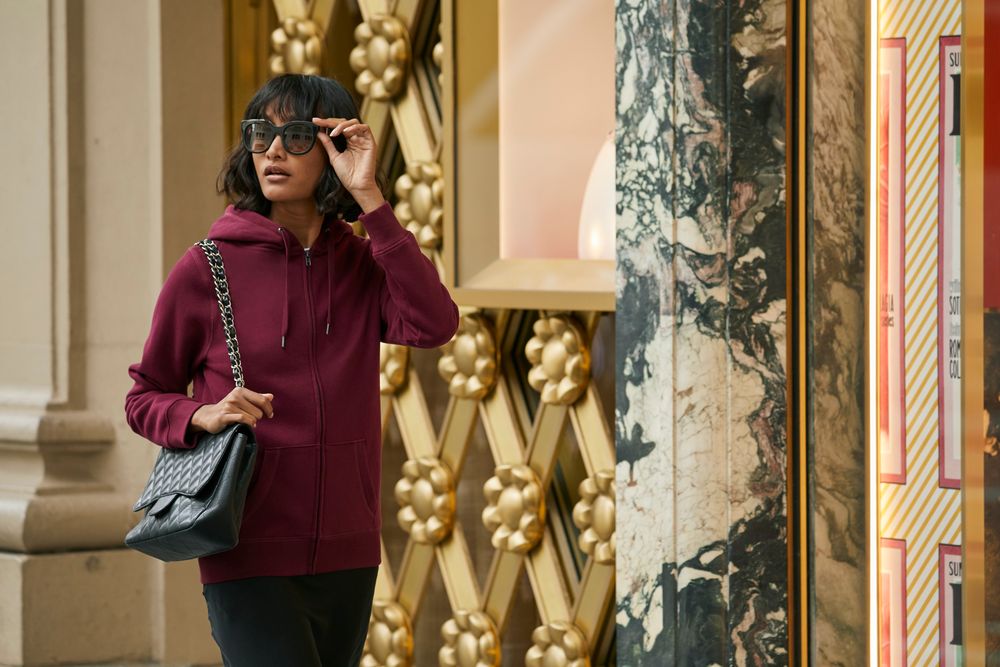 Толстовка на молнии с капюшоном женская Queen, белая — изображение 6