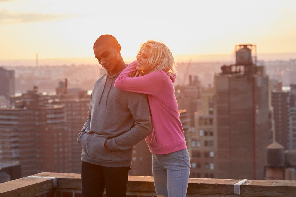 Толстовка с капюшоном женская Hoodie, светло-желтая — изображение 7