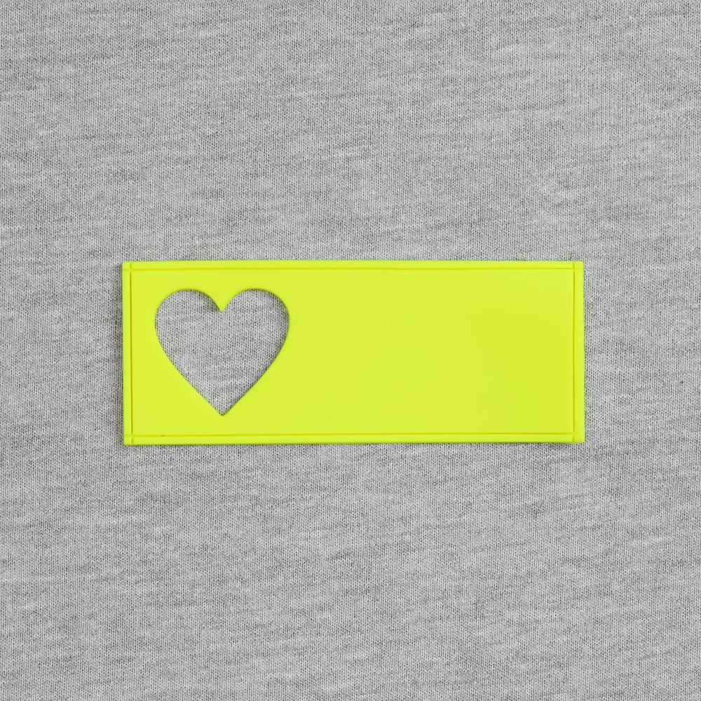Лейбл из ПВХ с вырубкой «Сердце», желтый неон — изображение 3