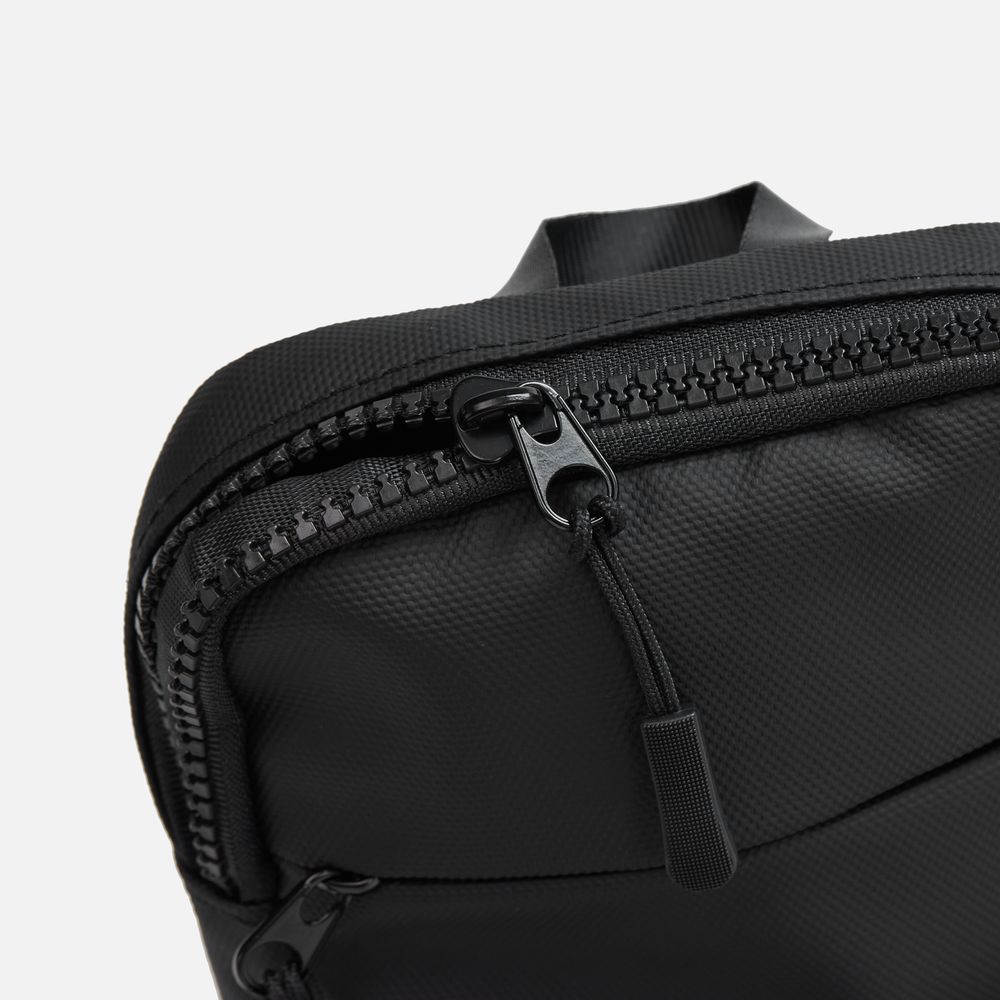 Спортивная кросс-боди сумка UrbanHike, черная — изображение 4