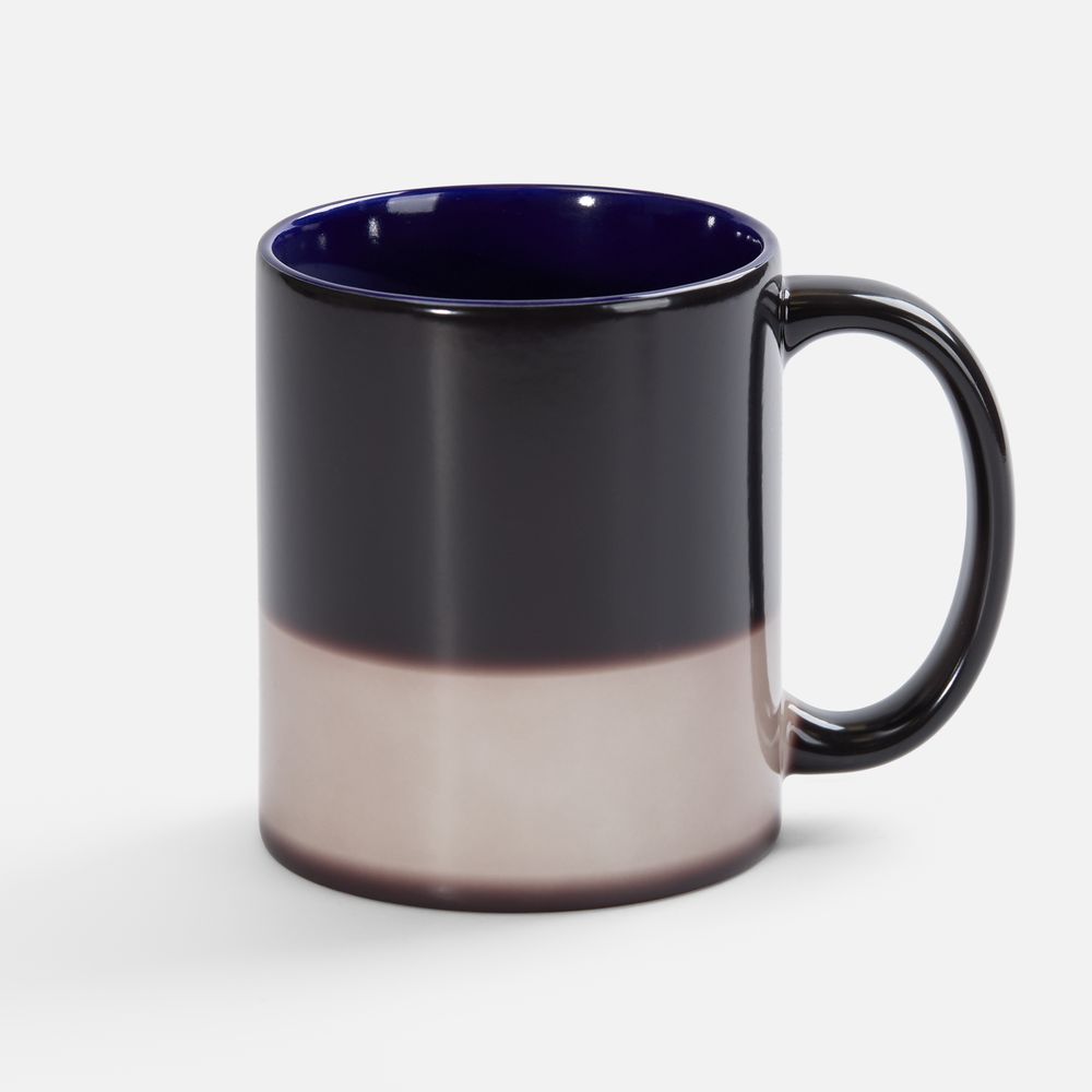 Кружка-хамелеон On Display, глянцевая, черная с синим — изображение 6