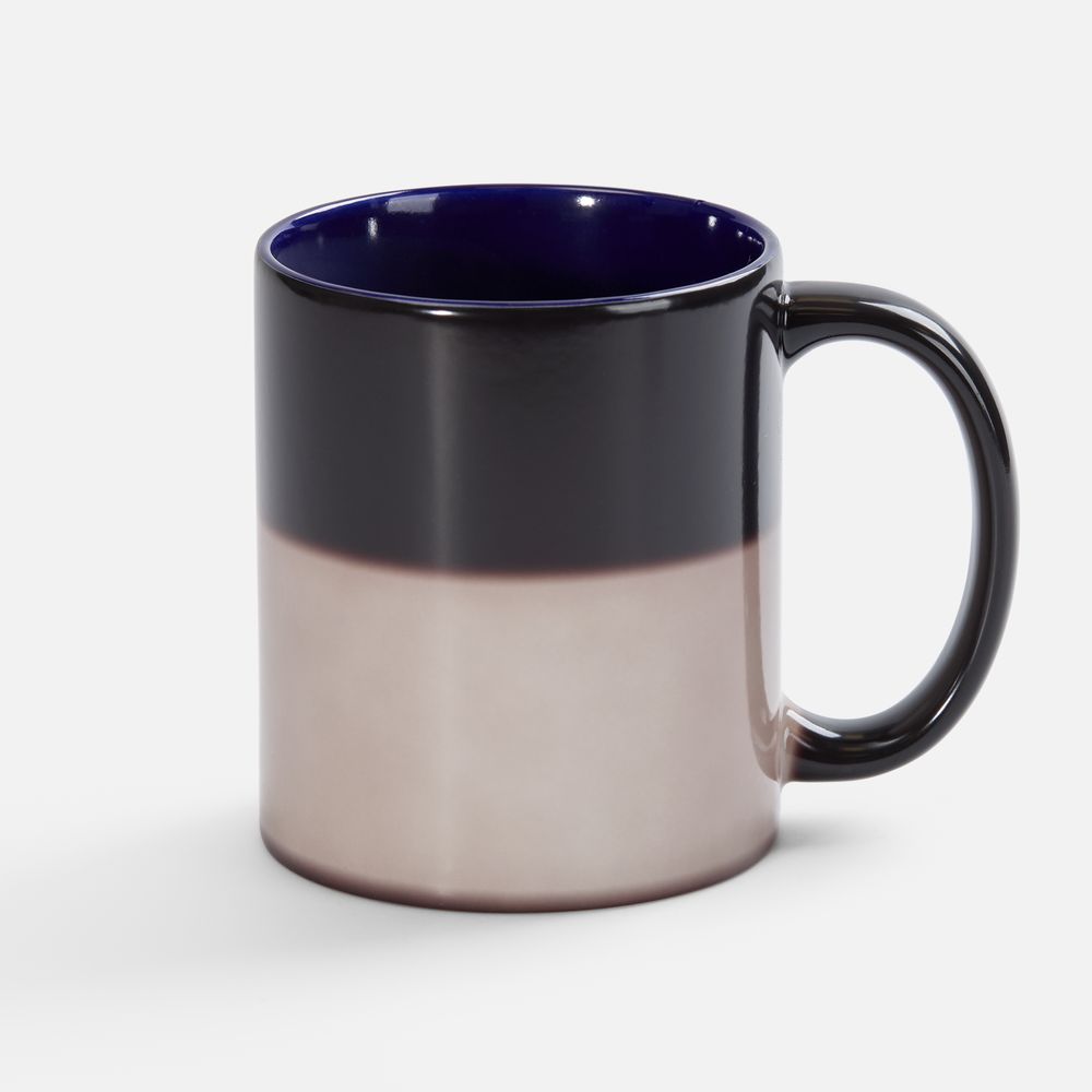 Кружка-хамелеон On Display, глянцевая, черная с синим — изображение 5